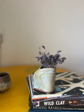 Load image into Gallery viewer, *Felix’s Pick* Small Vase
