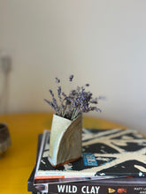 Load image into Gallery viewer, *Felix’s Pick* Small Vase
